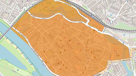 De nul-emissiezone beslaat de binnenstad van Deventer. Van de IJssel tot het Deventer station en de Handelskade; en van de Rijsterborgerweg en het Hovenpad tot de Bokkingshang en de Kazernestraat. 