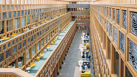 Publiekshal van bovenaf gezien