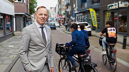 Burgemeester Ron König in de Voorstad, Deventer