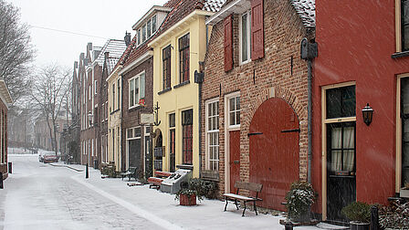 Besneeuwde straat